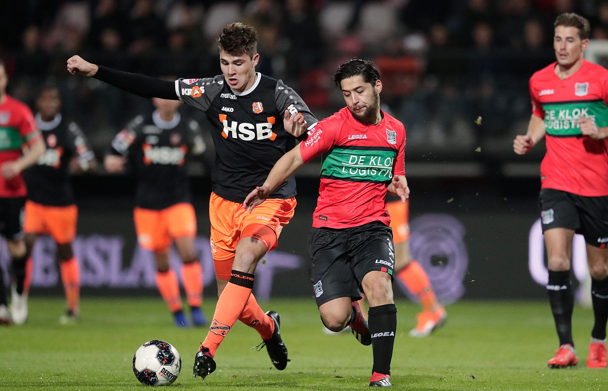 现出非凡的 现出非凡的